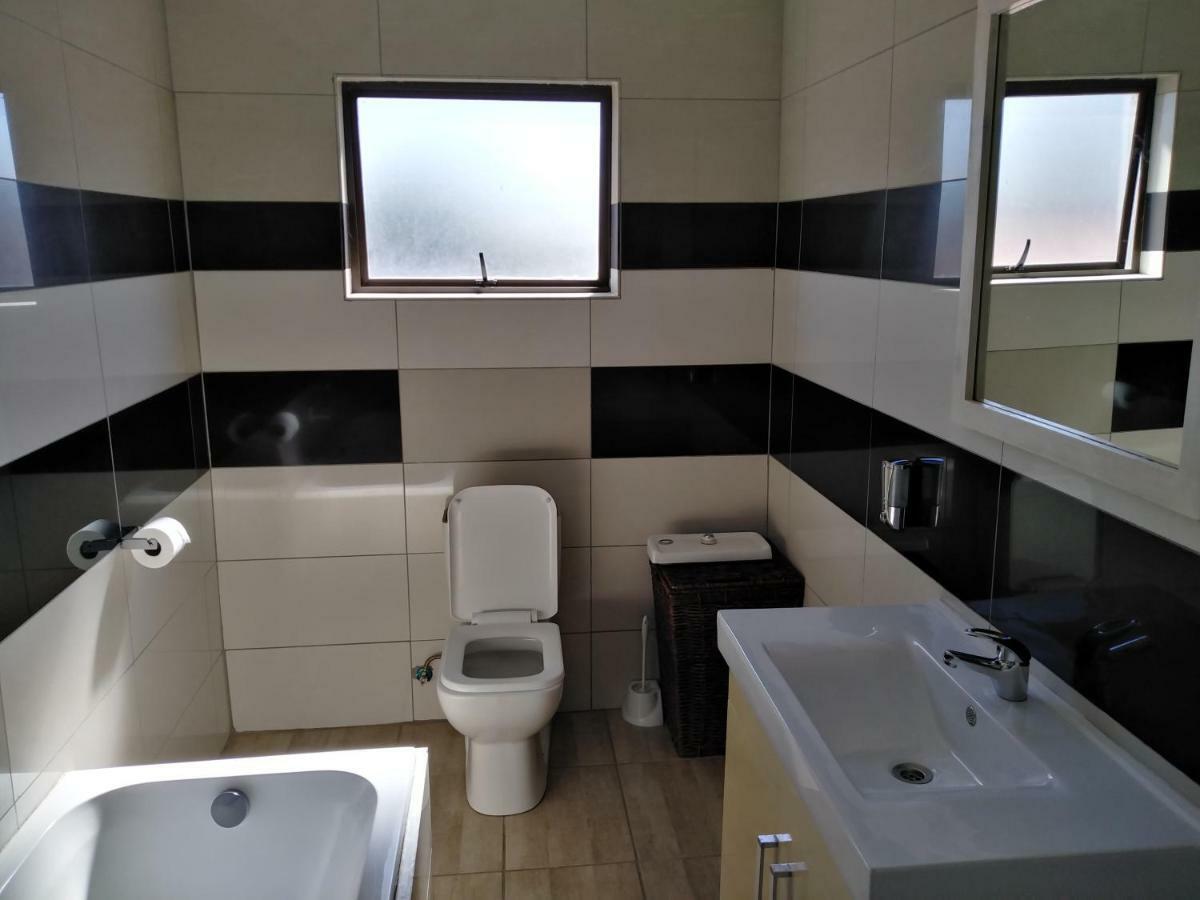 On Hill Lodge Bloemfontein Buitenkant foto