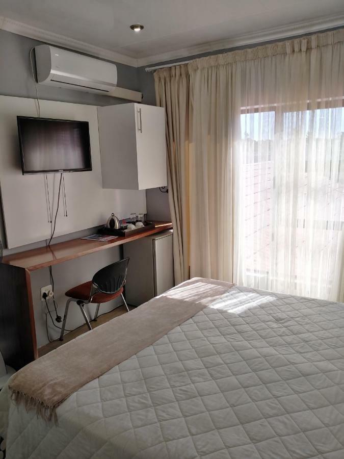 On Hill Lodge Bloemfontein Buitenkant foto