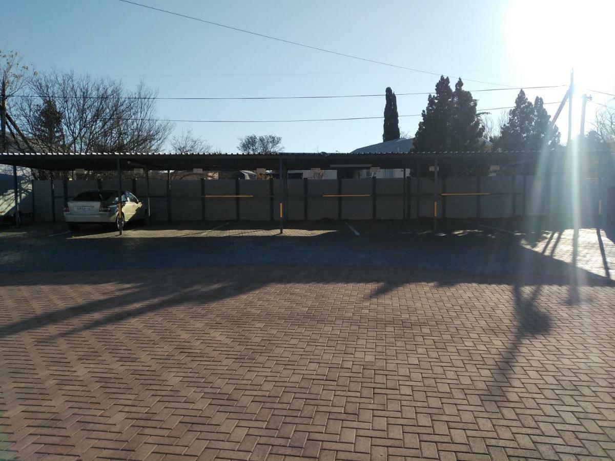 On Hill Lodge Bloemfontein Buitenkant foto