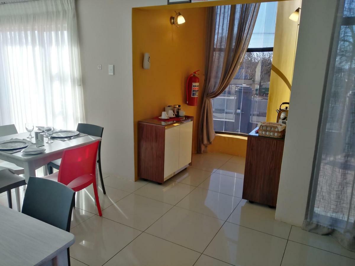 On Hill Lodge Bloemfontein Buitenkant foto