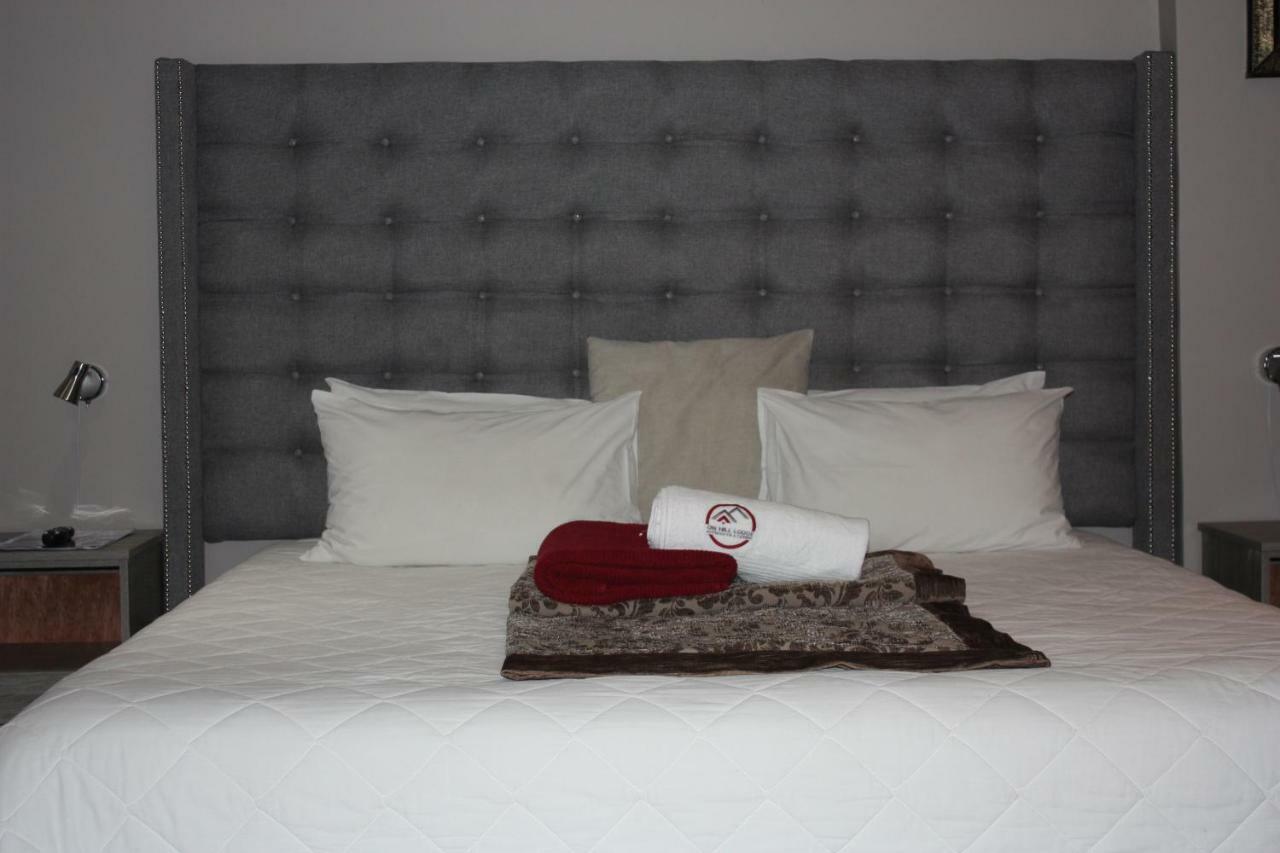 On Hill Lodge Bloemfontein Buitenkant foto