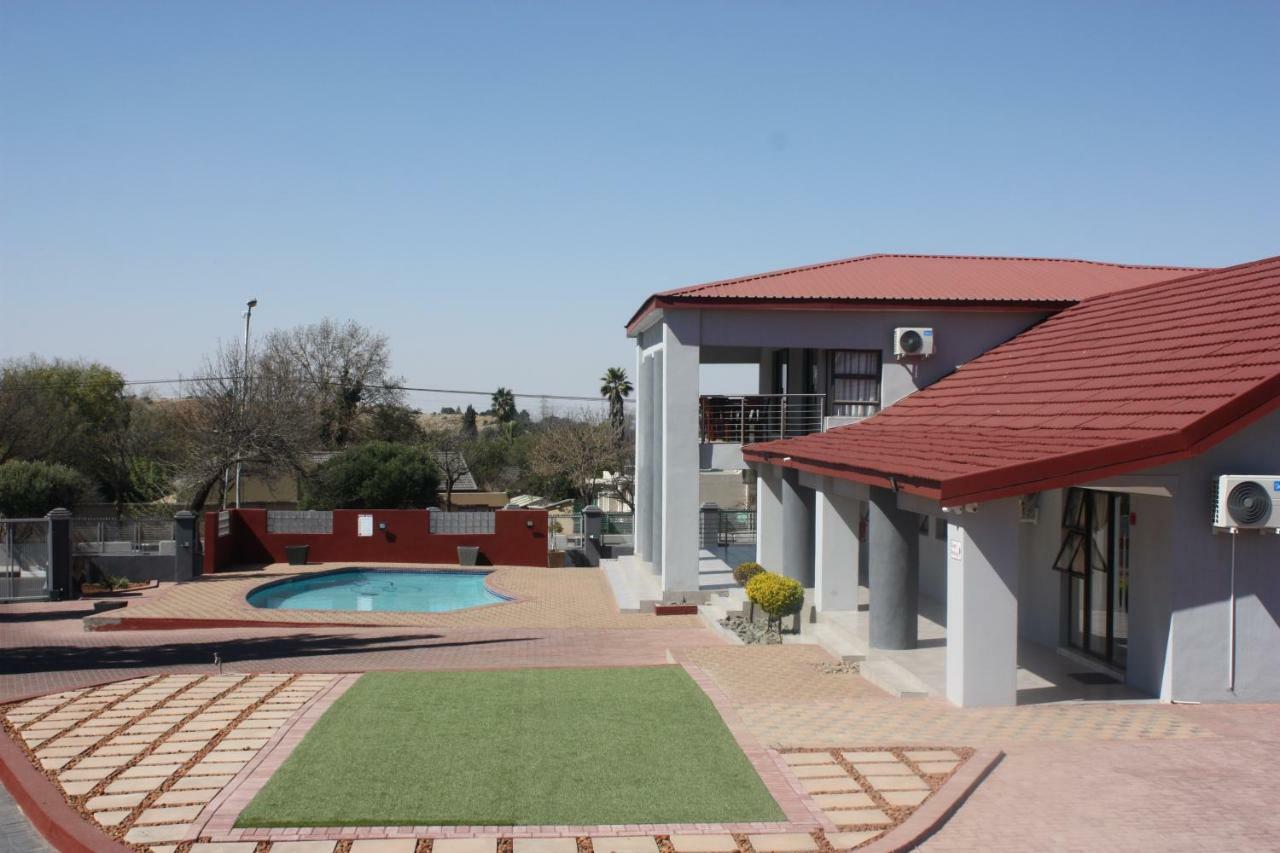 On Hill Lodge Bloemfontein Buitenkant foto